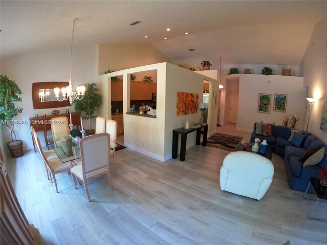 Building Photo - 5800 Coach House Cir