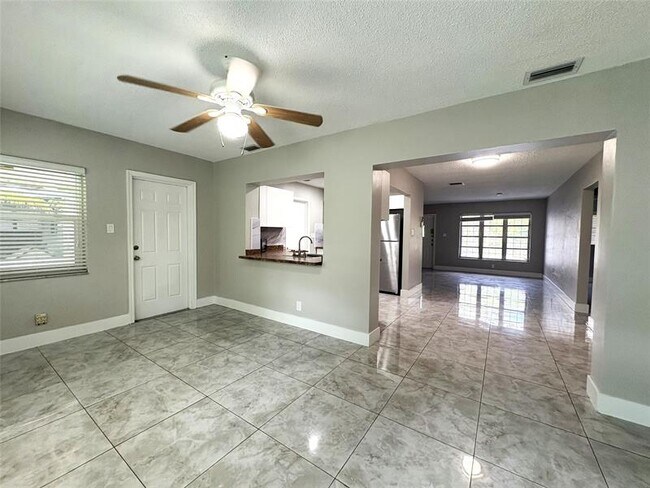 Building Photo - 6712 NW 60th St