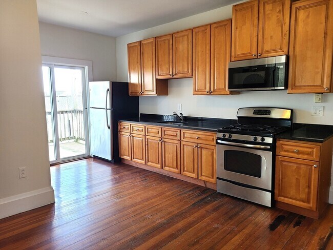 Building Photo - 27 Buttonwood St