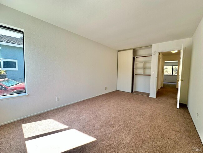 Building Photo - 768 Rose Dr