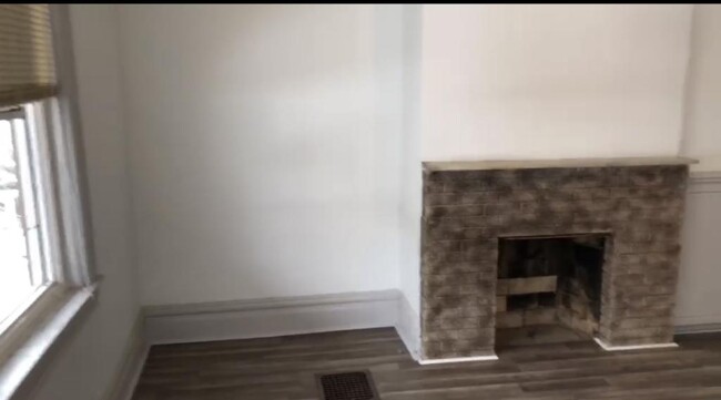 Building Photo - 585 Forest Ave