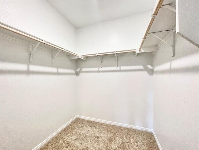 Building Photo - 467 Evergreen Sumac Lp