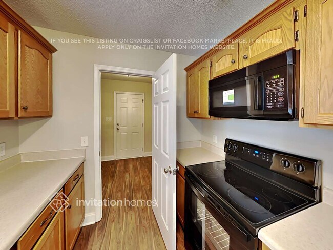 Building Photo - 5311 Oaktree Dr