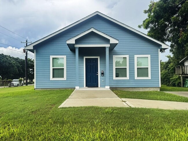 Building Photo - 1408 N De Leon St