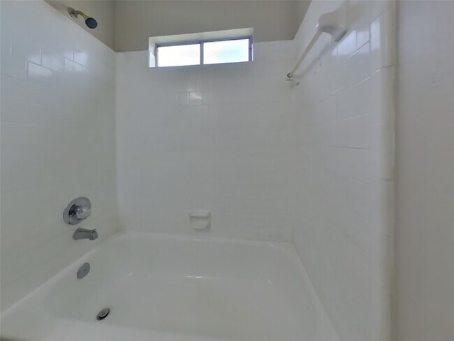 Building Photo - 6922 Clee Ln