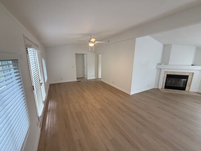 Building Photo - Cute Home Calling