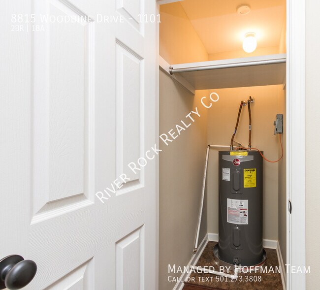 Building Photo - 8815 Woodbine Dr