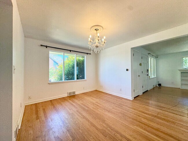 Building Photo - Phinney Ridge Home