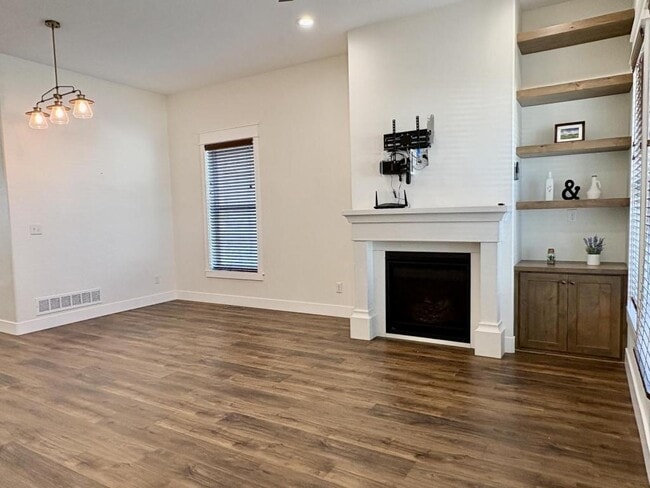 Building Photo - 4392 Booner St