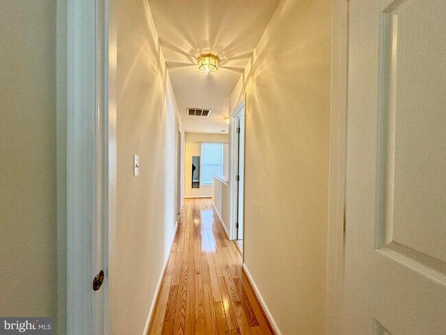 Building Photo - 22006 Stone Pier Ln