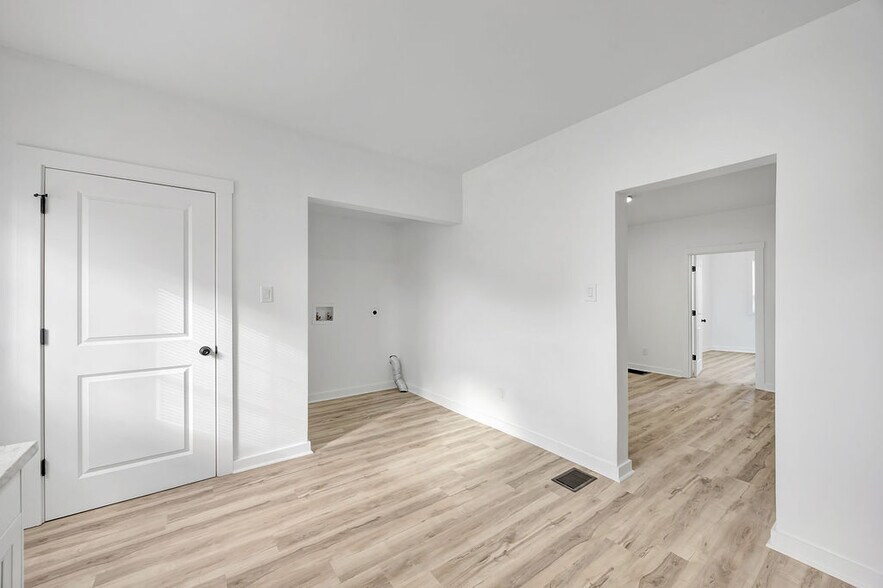 Building Photo - 2022 Central Ave