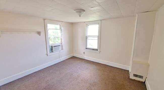 Building Photo - 3 Bed / 1 Bath Single Family Home