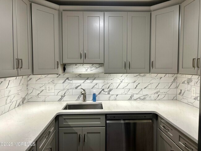 Building Photo - 330 Shore Dr