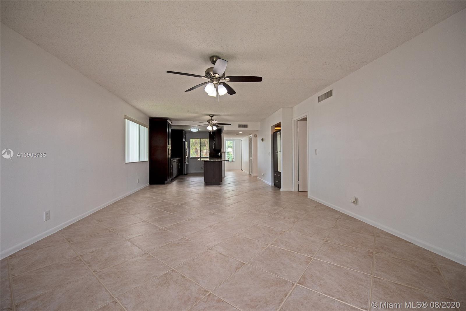 Building Photo - 320 Racquet Club Rd
