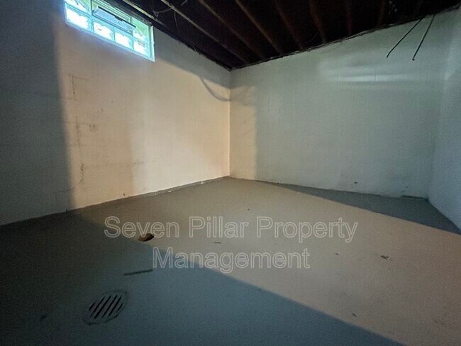 Building Photo - 339 S Napoleon Ave