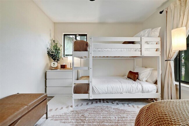 Building Photo - 2511 Friar Tuck Ln