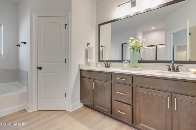 Building Photo - 102 Gilded Ln