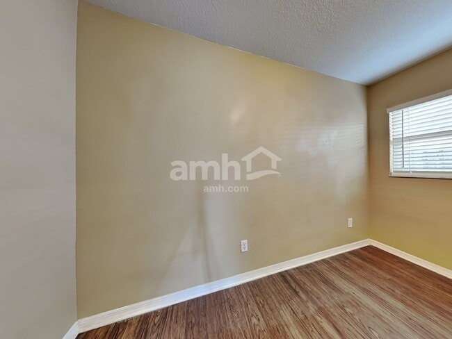 Building Photo - 220 Bryan Oak Avenue