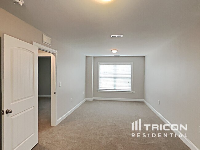 Building Photo - 508 Lakemont Dr