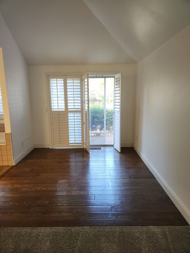 Building Photo - Lovely 4 bedrooms, 3 bathrooms in Windsor