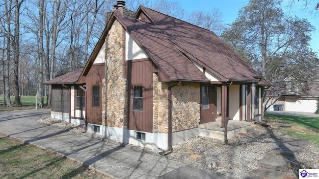 Building Photo - 697 St Andrews Rd