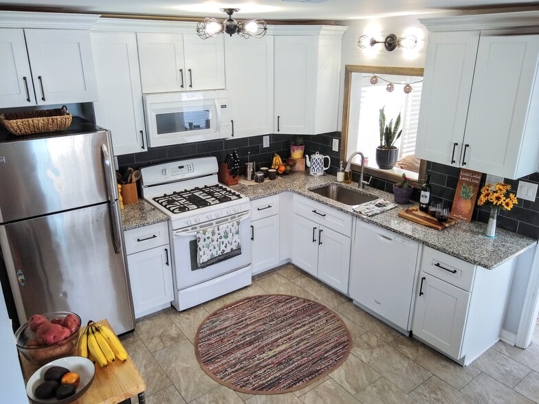 Kitchen - 2121 8th Ave N