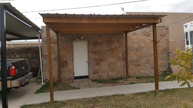 Building Photo - 4514 Bliss Ave