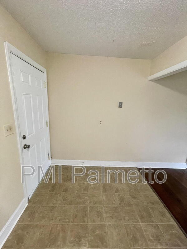 Building Photo - 3209 Wilmot Ave