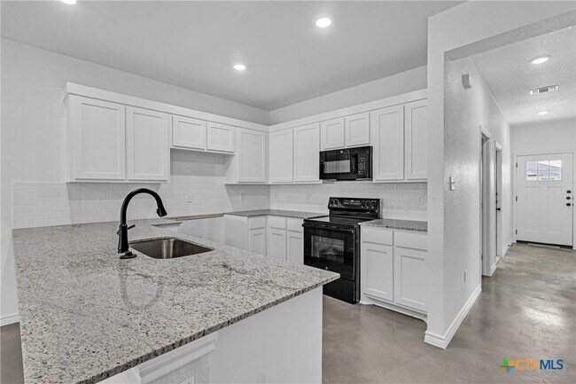 Building Photo - 907 Smoke Tree Ln