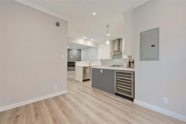 Building Photo - 1307 Kinney Ave