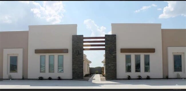 Primary Photo - 10 Sabercat Ave