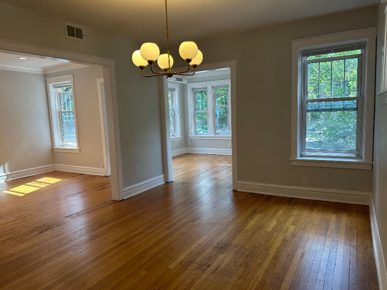Building Photo - 4237 N Ashland Ave