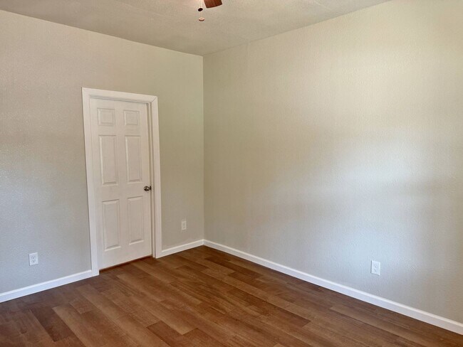 Building Photo - Fully Remodeled 3 Bed 2 Bath In Floral Hei...