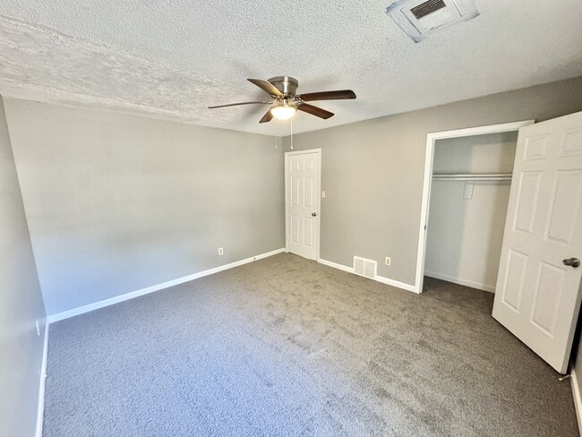 Building Photo - 4015 Hofburg St