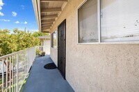 Building Photo - Desirable one level condo near pool