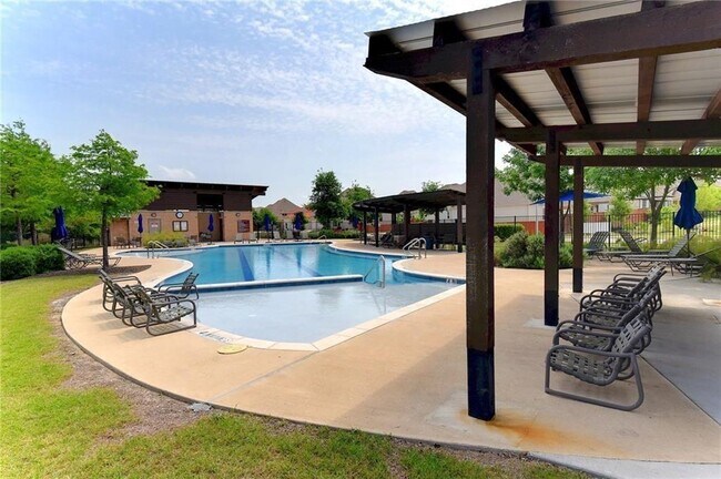 Building Photo - 1265 Summerbrooke Cir