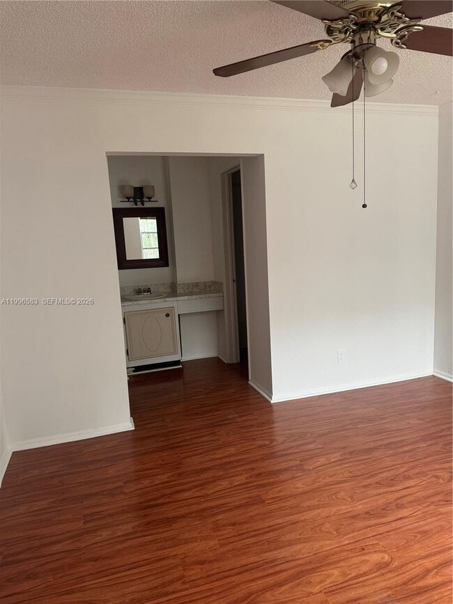 Building Photo - 9410 Live Oak Pl