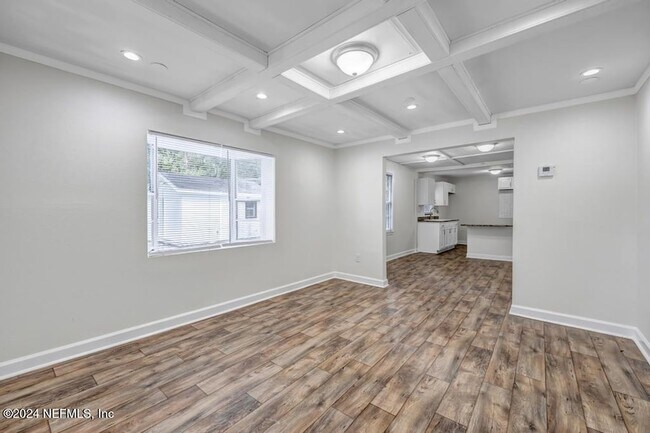Building Photo - 5905 Diamond St