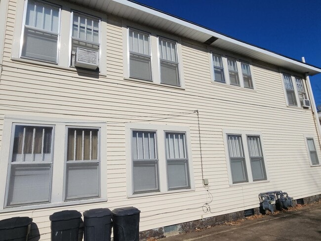 Building Photo - 203 S Cravens St