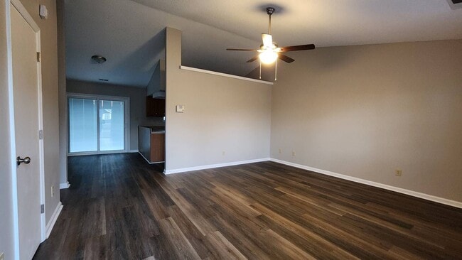 Building Photo - 208 S Ginger Dr