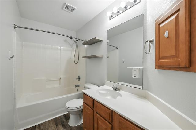Building Photo - 132 Shumard Dr