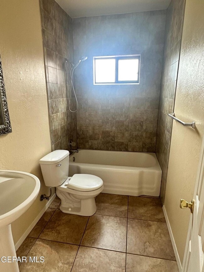 Building Photo - 5113 Trew Ct