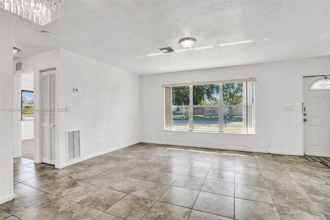 Building Photo - 3431 NW 5th Pl