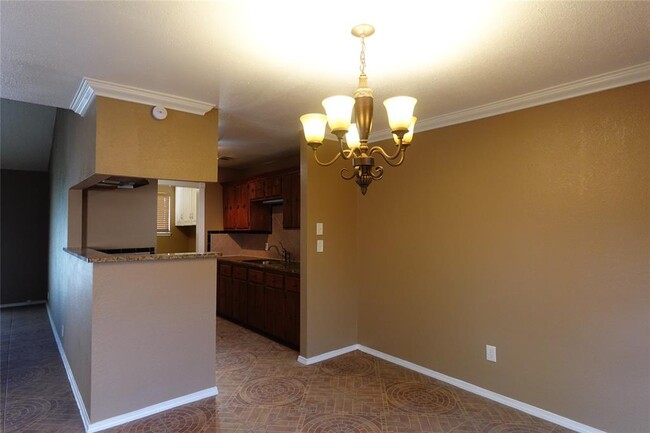 Building Photo - 6314 Sandy Oaks Dr