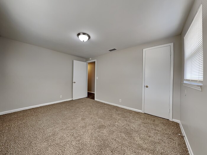 Building Photo - 5916 Ensenada Rd