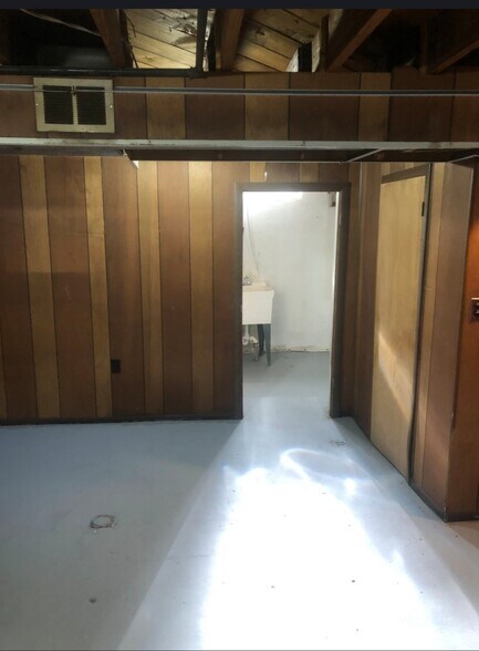 Building Photo - 16494 E 8 Mile Rd