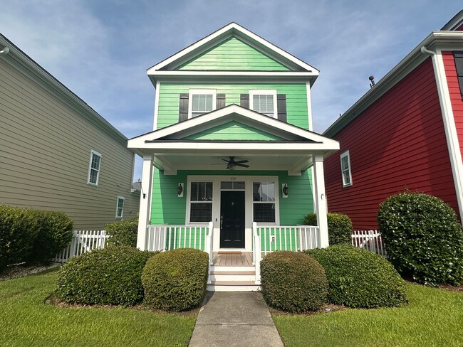 Building Photo - Market Common - Available Now!
