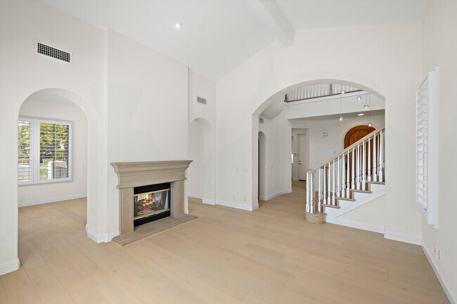 Building Photo - 150 Sidney Bay Dr