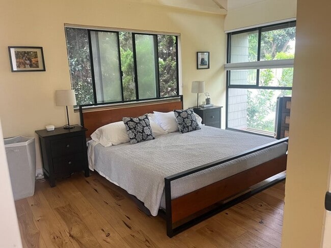 Building Photo - Fully Furnished Townhouse in the oceanfron...