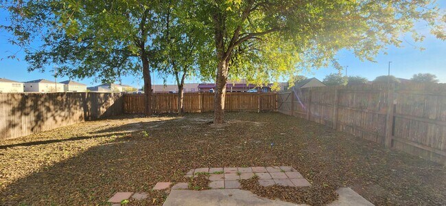 Building Photo - Heritage Park Community-3Bedroom, 2.5 Bathroom-